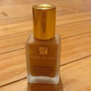 Estée Lauder Double Wear Foundation - Shade 3W2